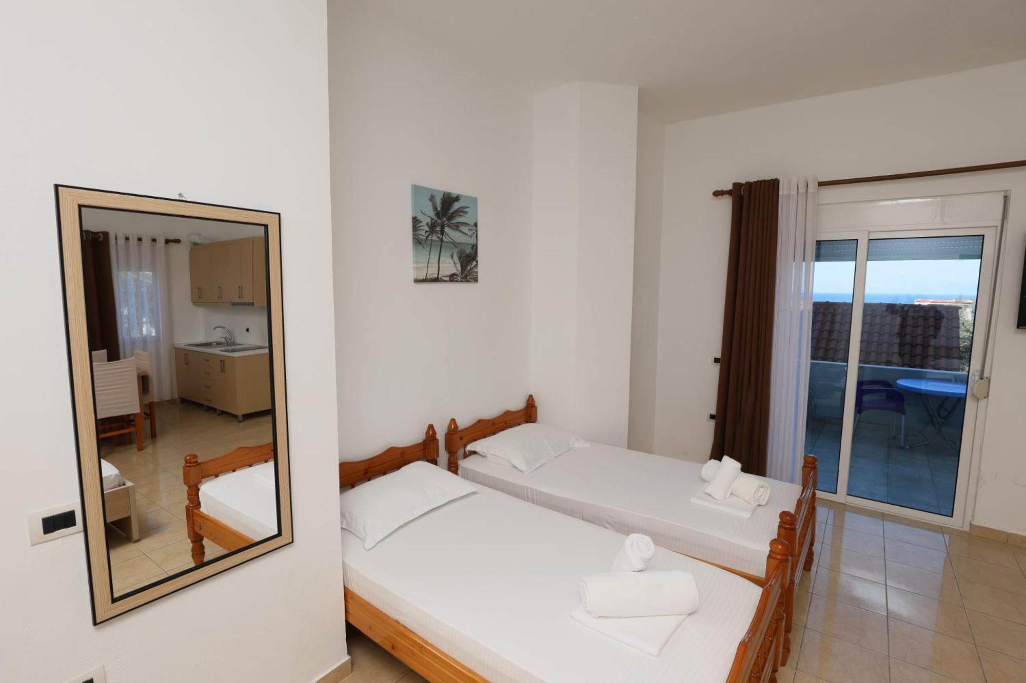 Michelle Apartments Ksamil Bagian luar foto
